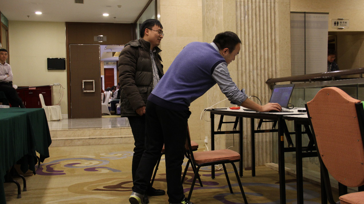 云酷科技人員調(diào)試產(chǎn)品.png 云酷科技人員調(diào)試產(chǎn)品.png